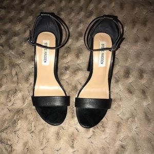 Gently worn Steve Madden Carrson Sandals